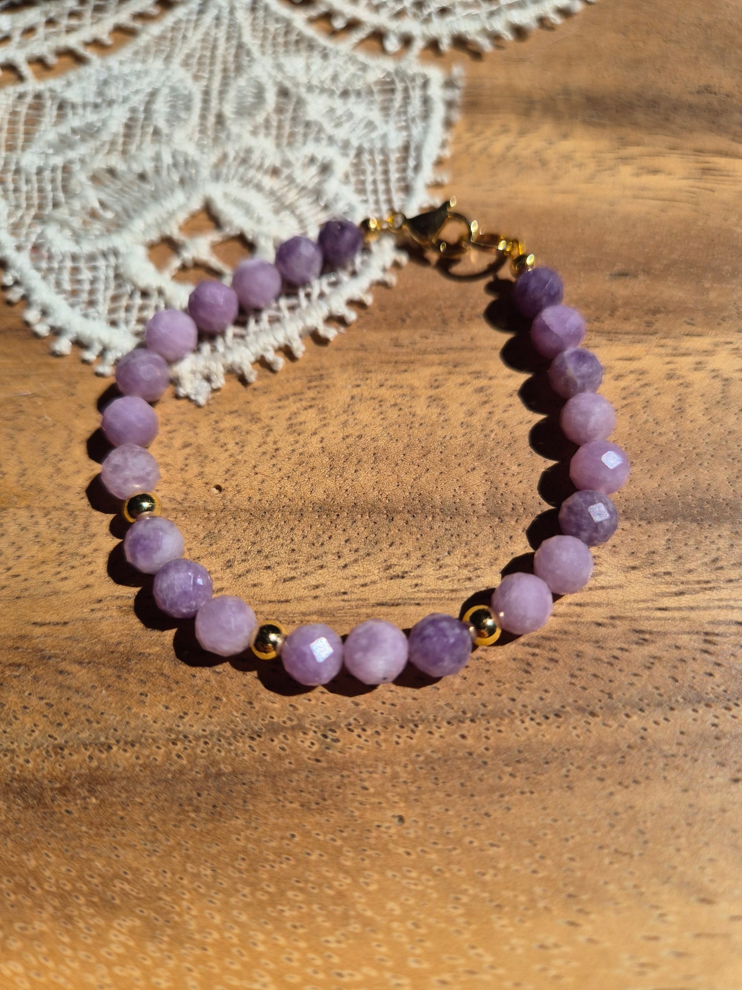 Whimsical Sugilite - Bracelet - Gold plated